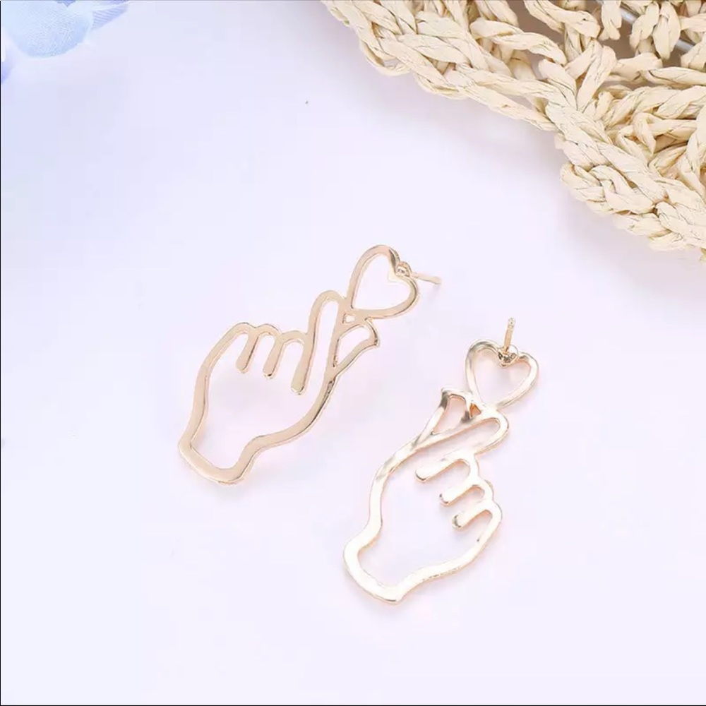 New Korea Personality Heart Women Drop Earrings - Picture 3 of 3